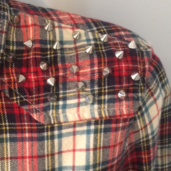 COPY - PLAID SPIKED SHOULDER LONG SLEEVE SHIRT 👕 - Picture 3 of 4